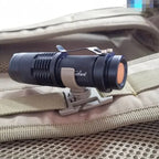 Clip para linterna con anillo en U giratorio 360, trabajo al aire libre, senderismo, montaña, escalada, mochila, soporte de luz, tubo de agua, abrazadera de herramienta para bastón de senderismo